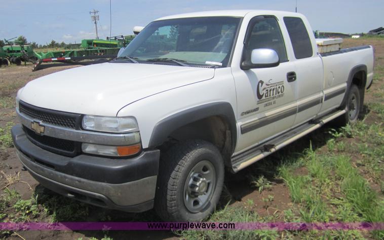 image for item A9384 2002 Chevrolet Silverado C2500HD quad cab pickup truck