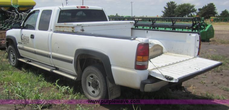 image for item A9384 2002 Chevrolet Silverado C2500HD quad cab pickup truck