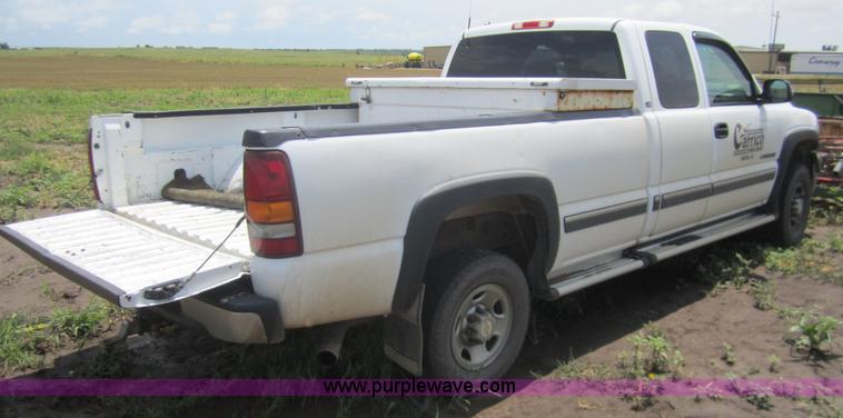 image for item A9384 2002 Chevrolet Silverado C2500HD quad cab pickup truck