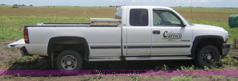 image for item A9384 2002 Chevrolet Silverado C2500HD quad cab pickup truck