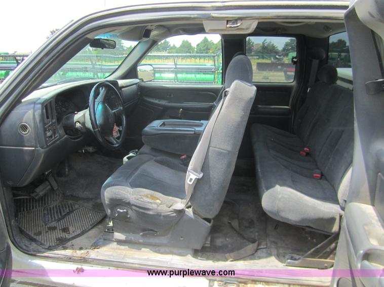 image for item A9384 2002 Chevrolet Silverado C2500HD quad cab pickup truck