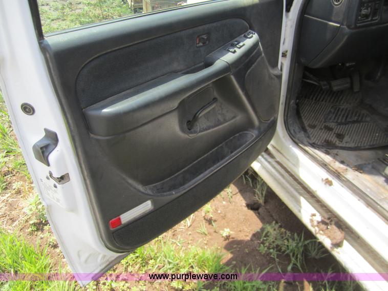 image for item A9384 2002 Chevrolet Silverado C2500HD quad cab pickup truck