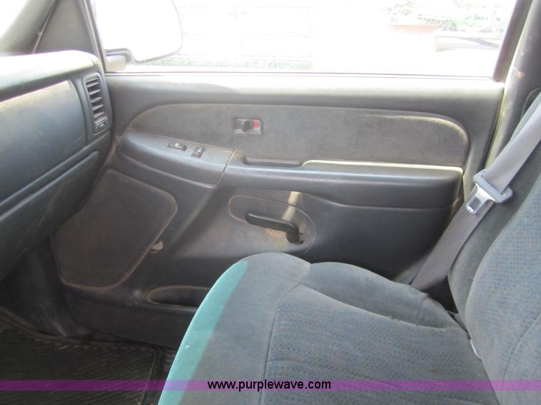 image for item A9384 2002 Chevrolet Silverado C2500HD quad cab pickup truck