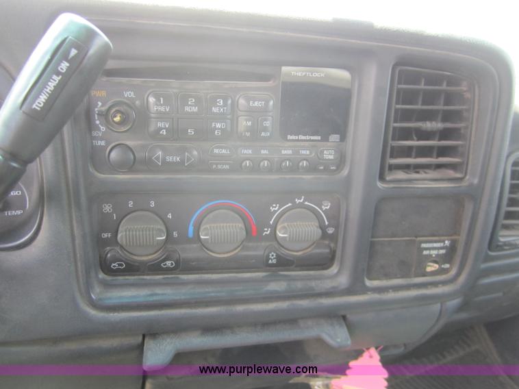 image for item A9384 2002 Chevrolet Silverado C2500HD quad cab pickup truck