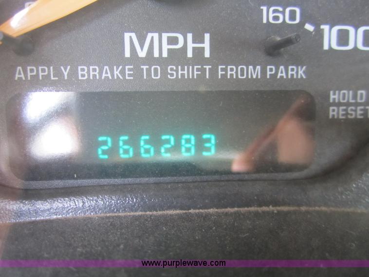 image for item A9384 2002 Chevrolet Silverado C2500HD quad cab pickup truck