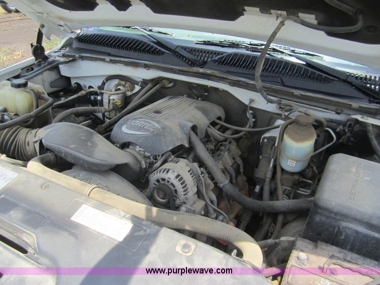 image for item A9384 2002 Chevrolet Silverado C2500HD quad cab pickup truck