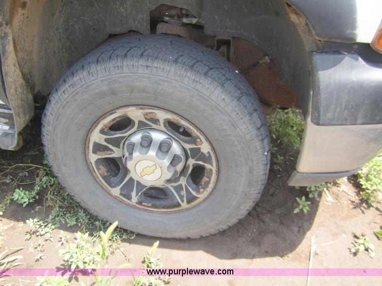 image for item A9384 2002 Chevrolet Silverado C2500HD quad cab pickup truck