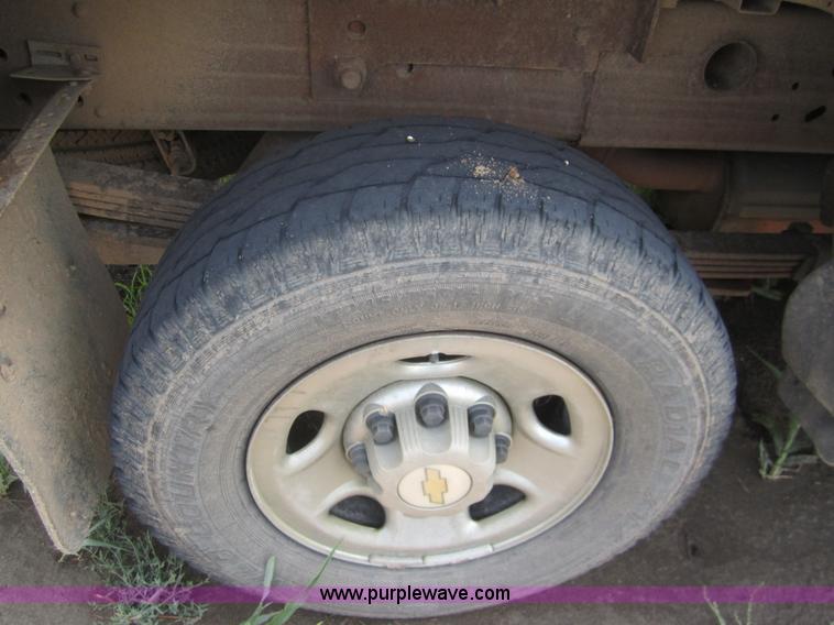 image for item A9384 2002 Chevrolet Silverado C2500HD quad cab pickup truck