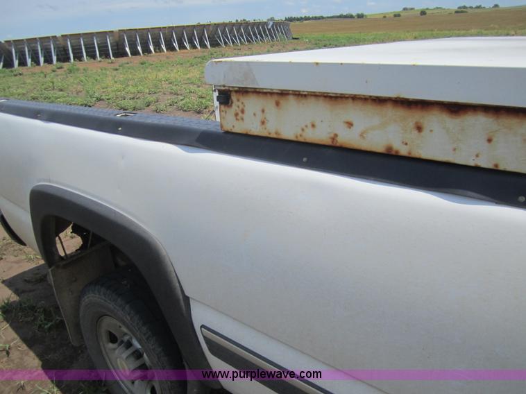 image for item A9384 2002 Chevrolet Silverado C2500HD quad cab pickup truck