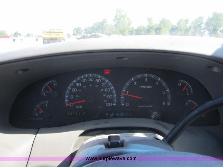 image for item A9561 2001 Ford F150 crew cab pickup truck