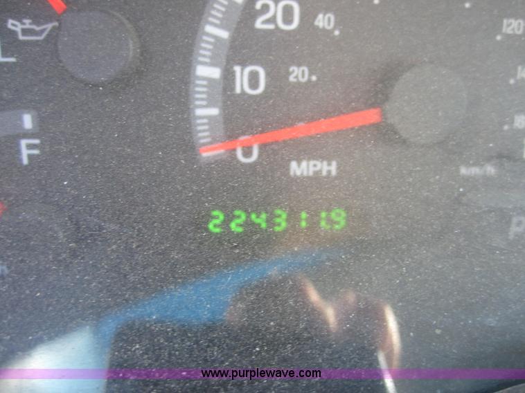 image for item A9561 2001 Ford F150 crew cab pickup truck