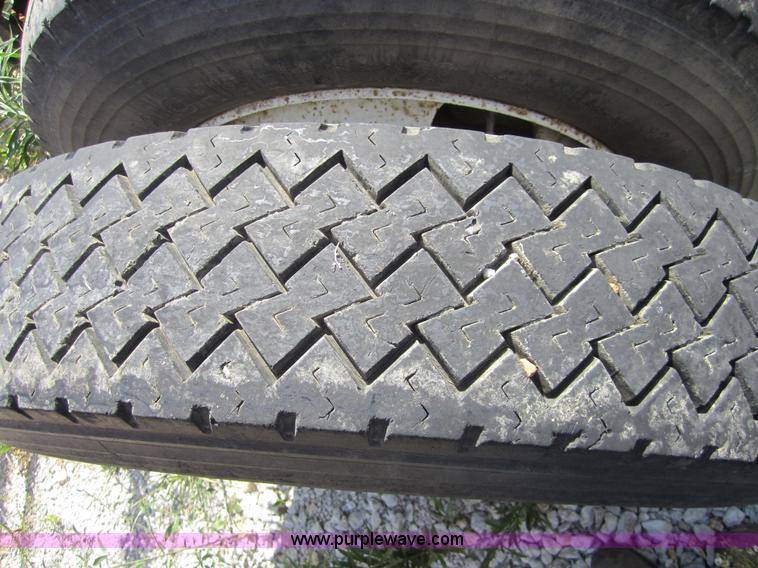 image for item A9562 1987 GMC 7000 truck cab and chassis