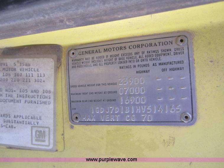 image for item A9562 1987 GMC 7000 truck cab and chassis