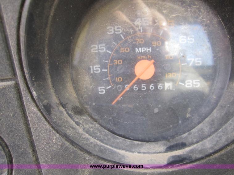 image for item A9562 1987 GMC 7000 truck cab and chassis