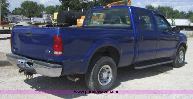 image for item A9566 2003 Ford F250 XLT Super Duty crew cab pickup truck