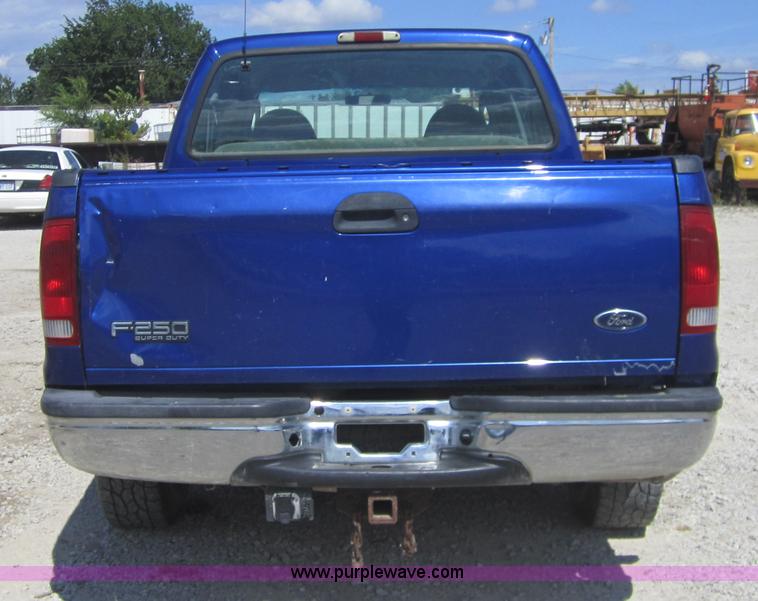 image for item A9566 2003 Ford F250 XLT Super Duty crew cab pickup truck