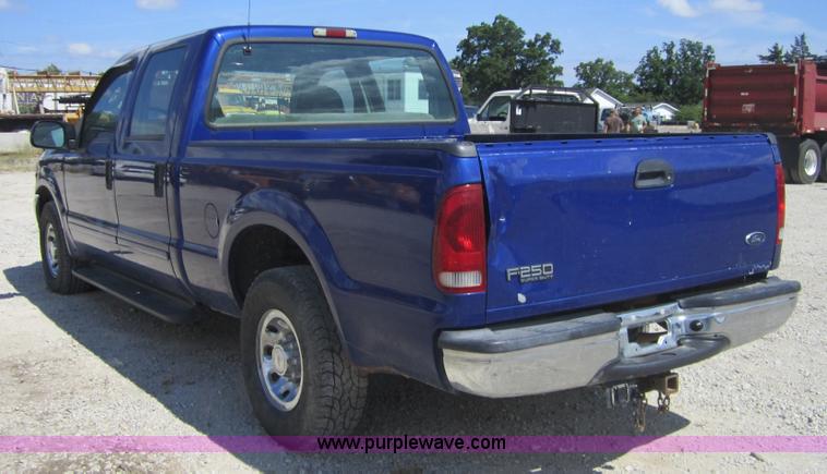 image for item A9566 2003 Ford F250 XLT Super Duty crew cab pickup truck