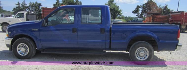 image for item A9566 2003 Ford F250 XLT Super Duty crew cab pickup truck