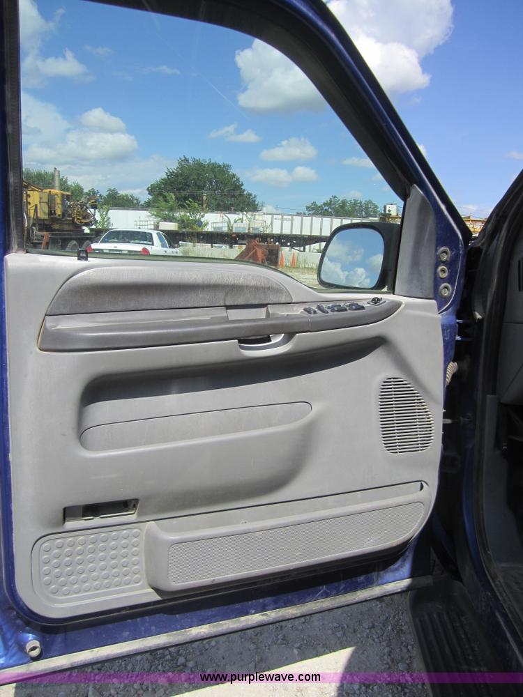 image for item A9566 2003 Ford F250 XLT Super Duty crew cab pickup truck