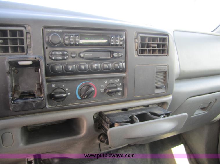 image for item A9566 2003 Ford F250 XLT Super Duty crew cab pickup truck