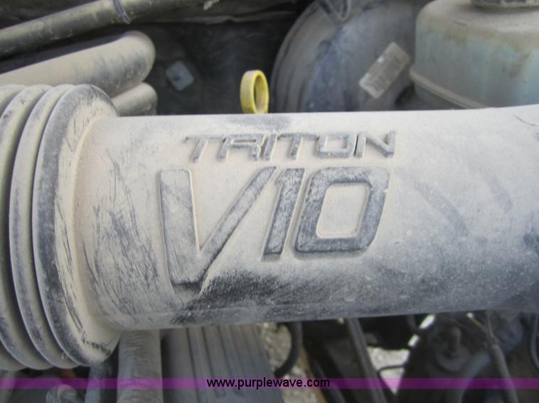 image for item A9566 2003 Ford F250 XLT Super Duty crew cab pickup truck