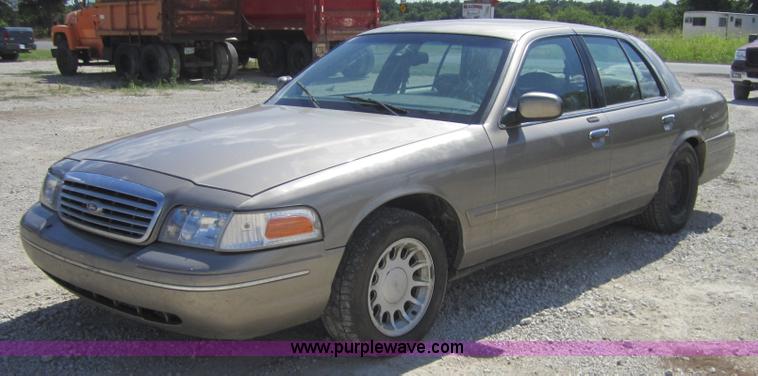 image for item A9568 2001 Ford Crown Victoria LX