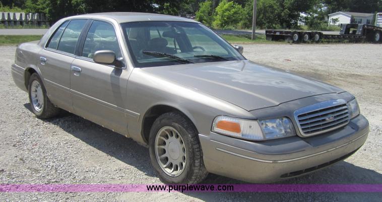 image for item A9568 2001 Ford Crown Victoria LX