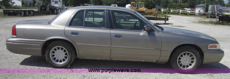 image for item A9568 2001 Ford Crown Victoria LX