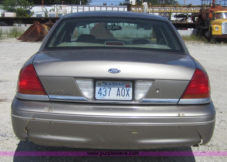 image for item A9568 2001 Ford Crown Victoria LX