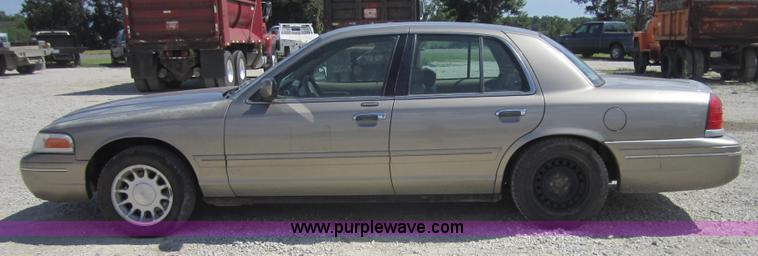 image for item A9568 2001 Ford Crown Victoria LX