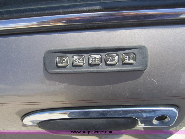 image for item A9568 2001 Ford Crown Victoria LX