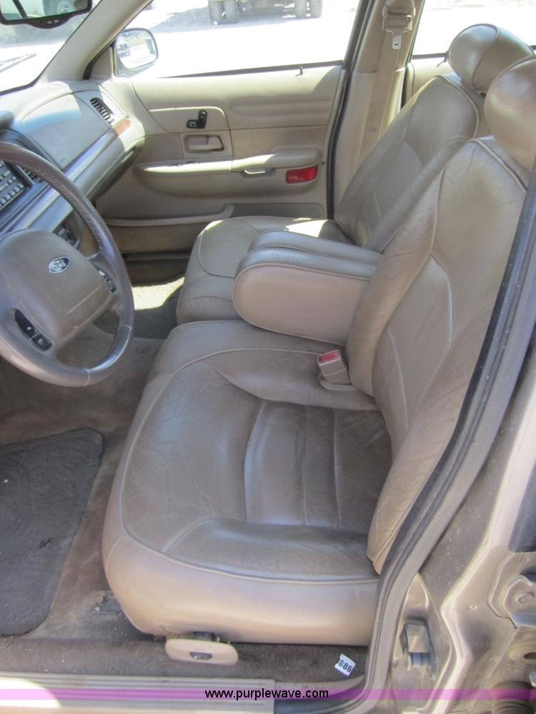 image for item A9568 2001 Ford Crown Victoria LX
