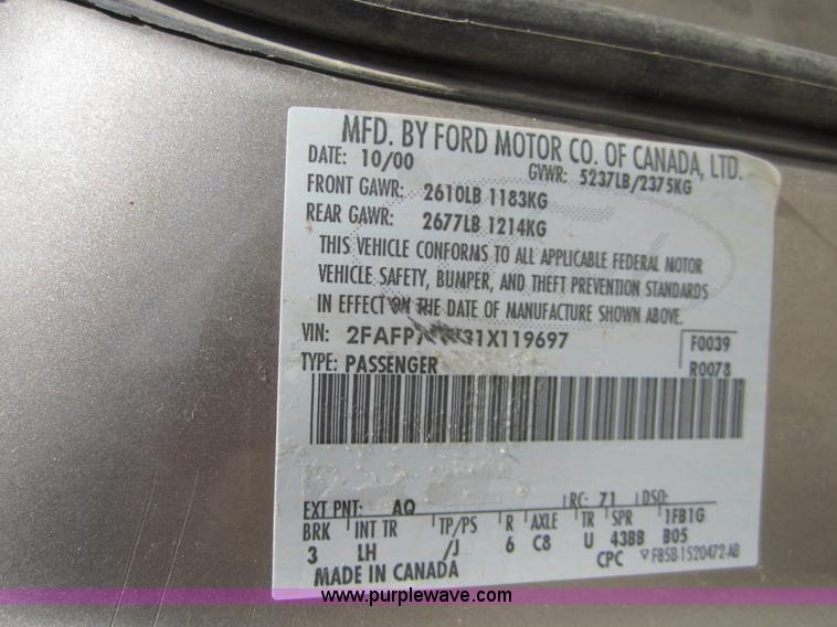 image for item A9568 2001 Ford Crown Victoria LX