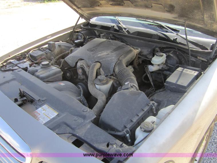 image for item A9568 2001 Ford Crown Victoria LX