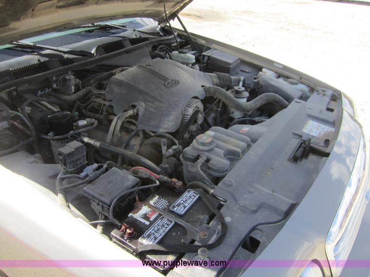 image for item A9568 2001 Ford Crown Victoria LX