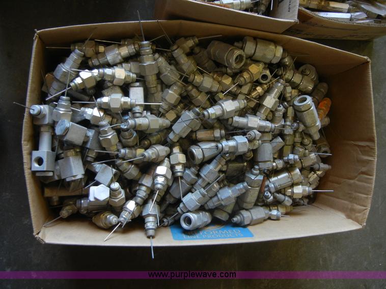 image for item A9851 Approximately 800 cable TV fittings