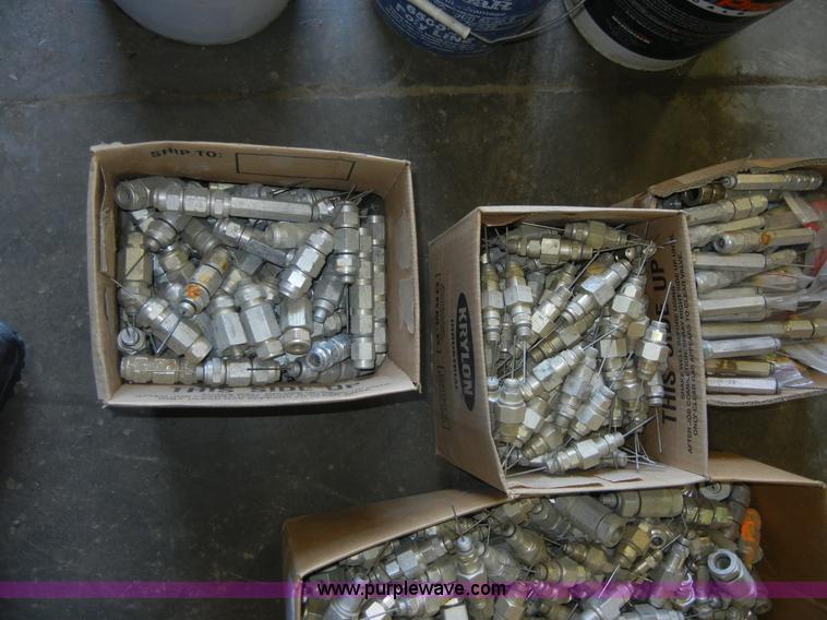 image for item A9851 Approximately 800 cable TV fittings