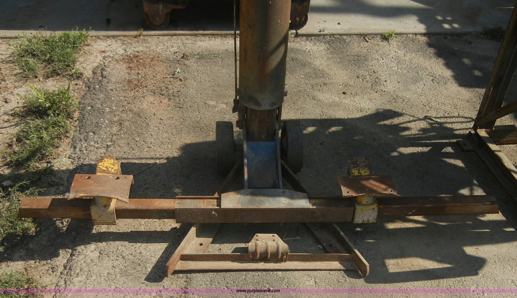 Walker air bumper jack in St Marys, KS Item A3059 sold Purple Wave