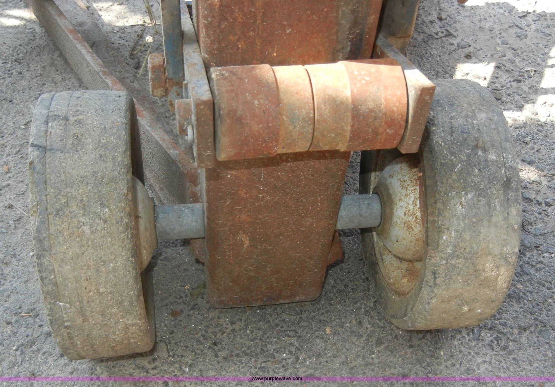 Walker air bumper jack in St Marys, KS Item A3059 sold Purple Wave