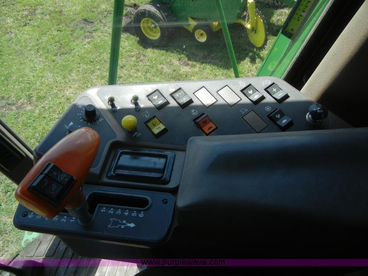 image for item A2109 John Deere 9500 combine