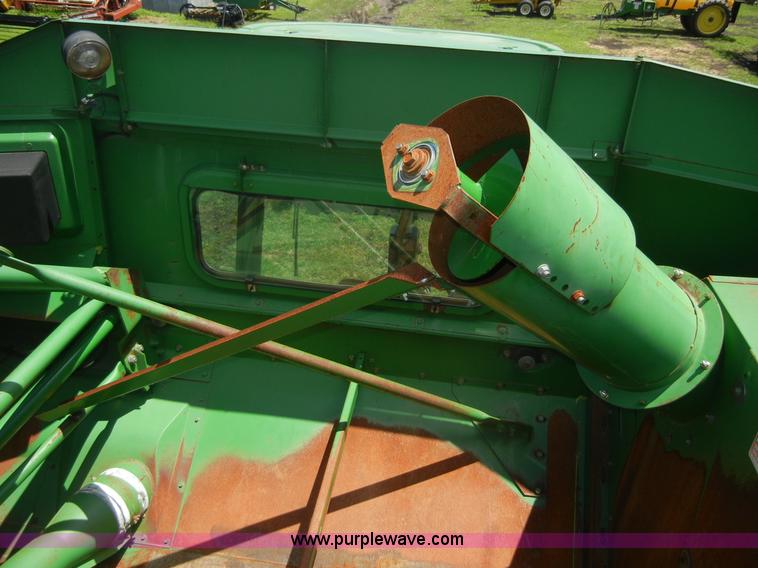 image for item A2109 John Deere 9500 combine