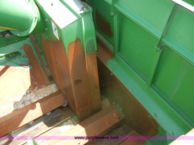 image for item A2109 John Deere 9500 combine