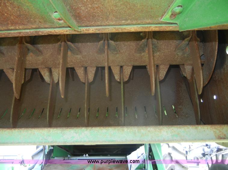 image for item A2109 John Deere 9500 combine