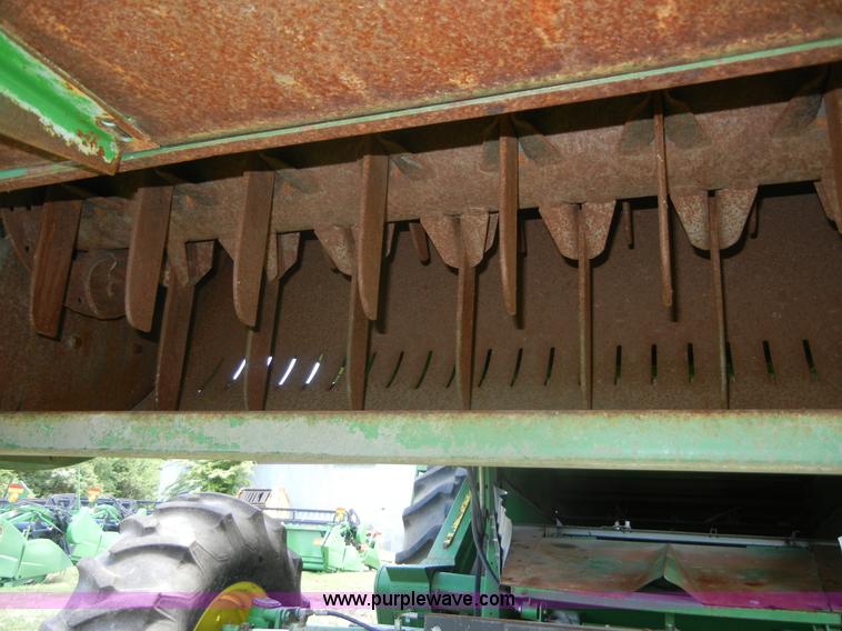 image for item A2109 John Deere 9500 combine