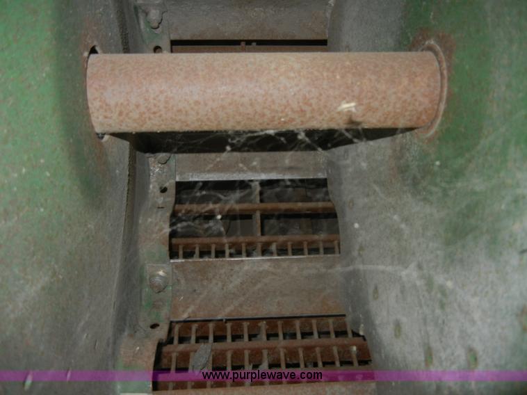 image for item A2109 John Deere 9500 combine