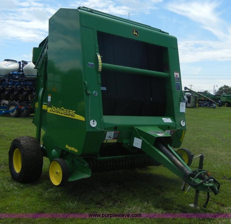 image for item A2111 2004 John Deere 567 round baler