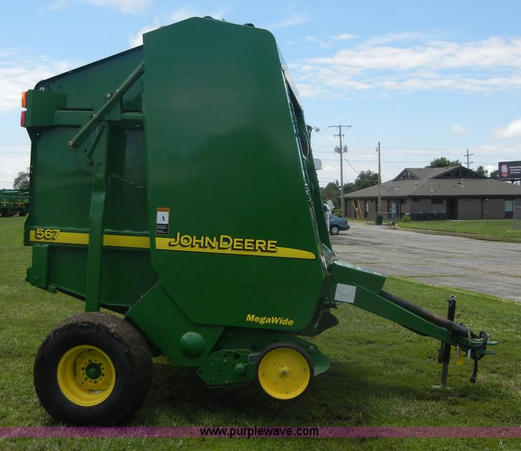 image for item A2111 2004 John Deere 567 round baler