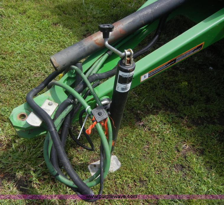 image for item A2111 2004 John Deere 567 round baler