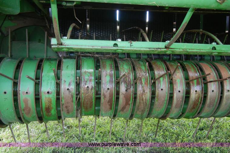image for item A2111 2004 John Deere 567 round baler