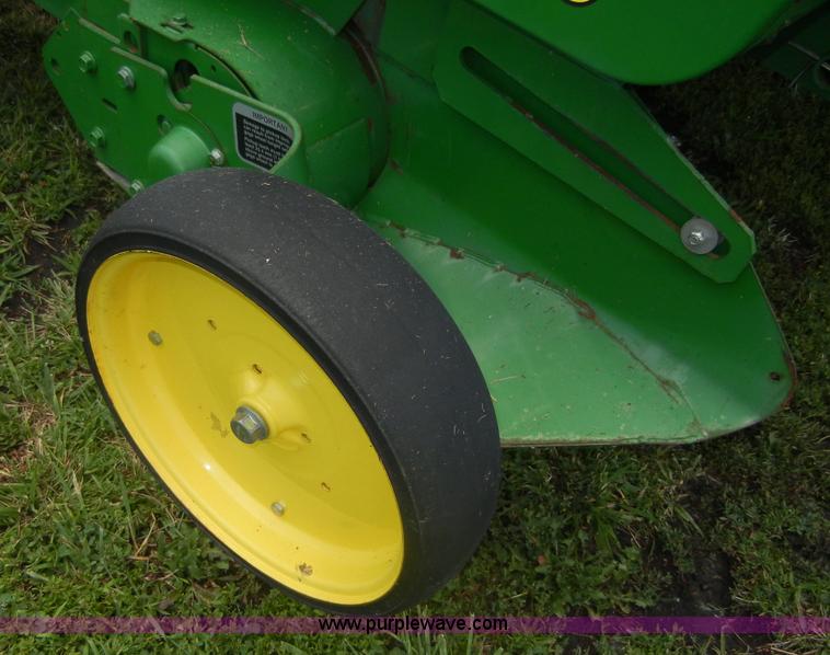 image for item A2111 2004 John Deere 567 round baler
